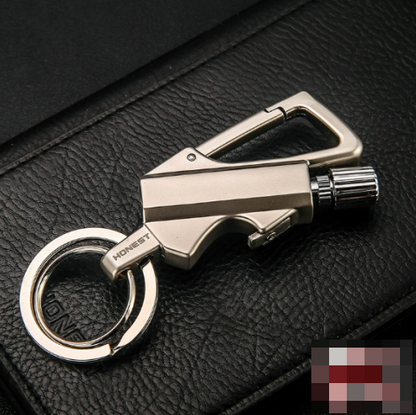 Sleutelhanger in zakformaat met aansteker en flesopener